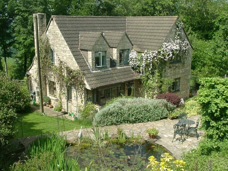 Semi-detached house to rent in Leacrest Road